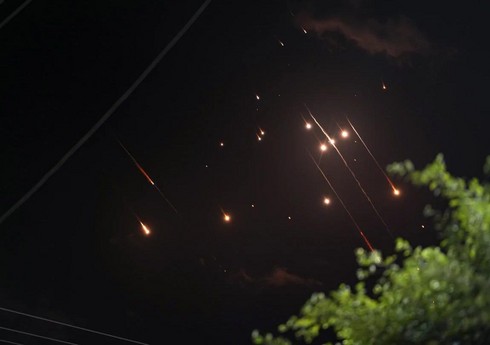 İsrail ordusu Beyrut ətrafındakı “Hizbullah” obyektlərinə zərbələr endirdiyini bildirib