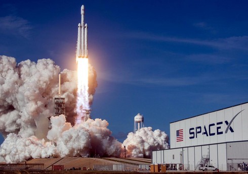 KİV: NASA və Pentaqon “SpaceX” raketlərindən imtina etmək istəyir