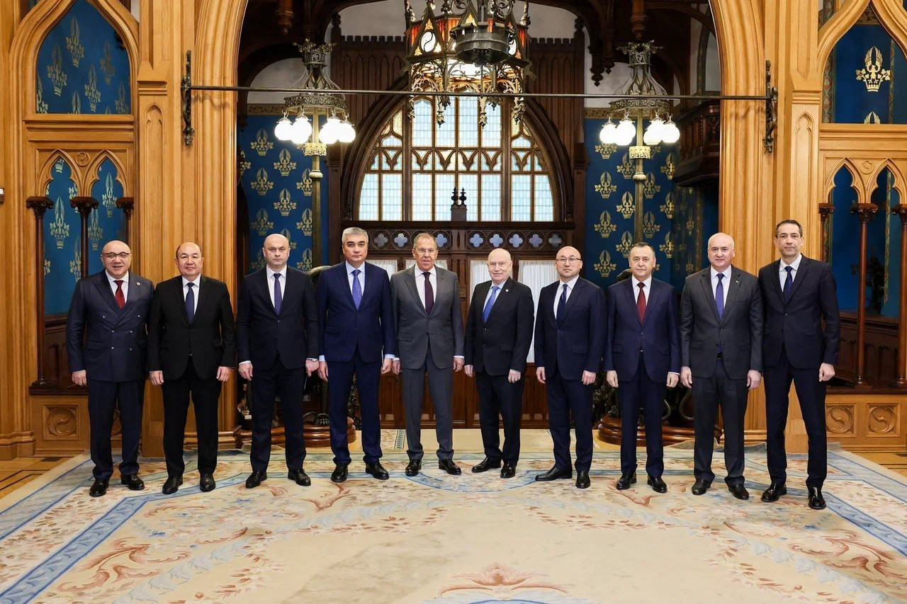 Lavrov MDB-yə üzv ölkələrin səfirləri ilə görüş keçirib