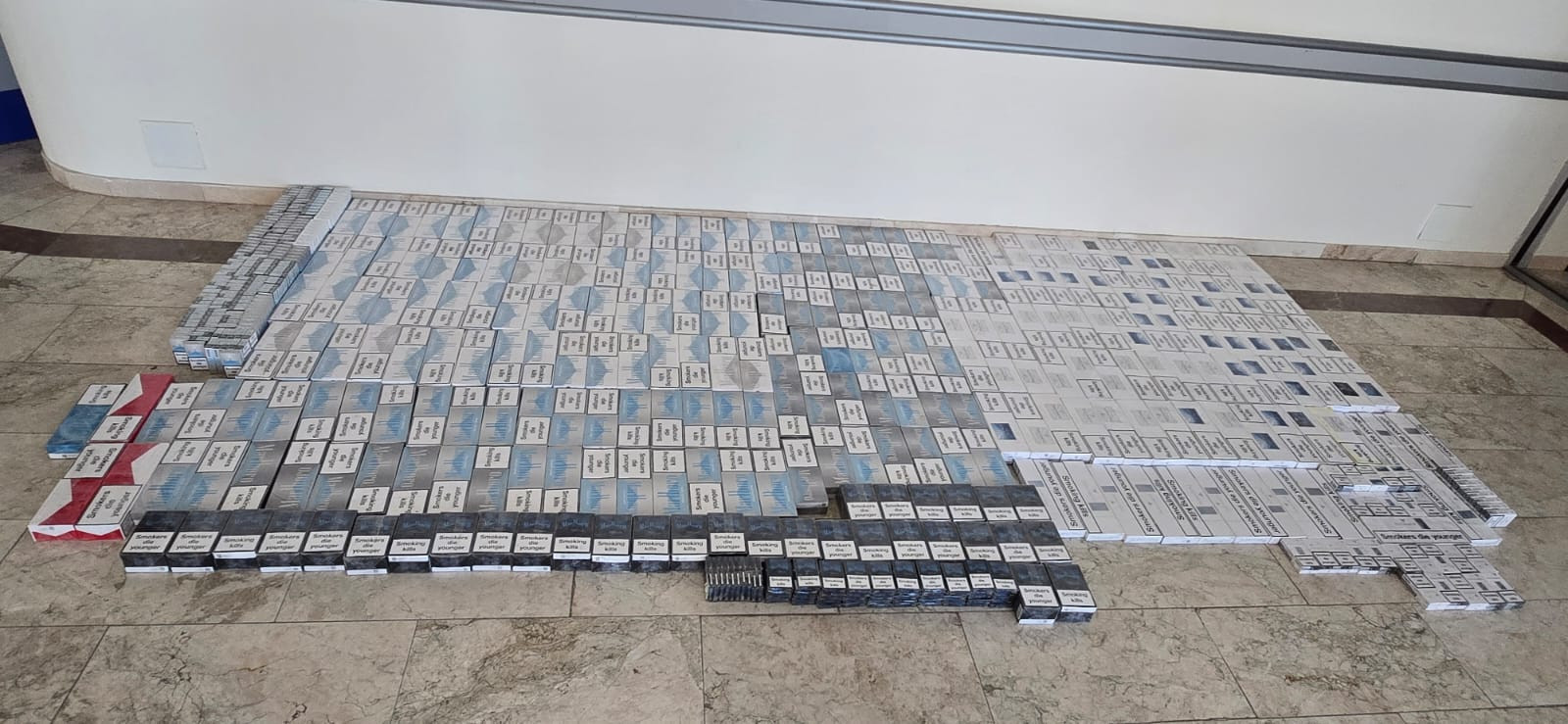 Ölkəyə qanunsuz gətirilən külli miqdarda aksiz markasız siqaret aşkarlanıb