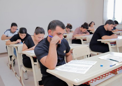 Naxçıvanda dövlət qulluğunda fəaliyyətin davam etdirilməsi üzrə test imtahanı keçirilib