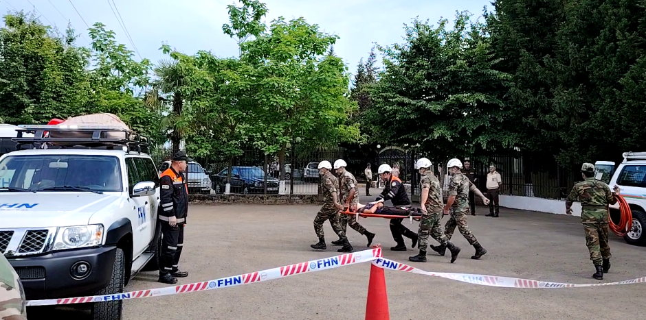 Nəqliyyat qəzalarında xilasetmə əməliyyatları ilə bağlı təlim keçirilib - VİDEO