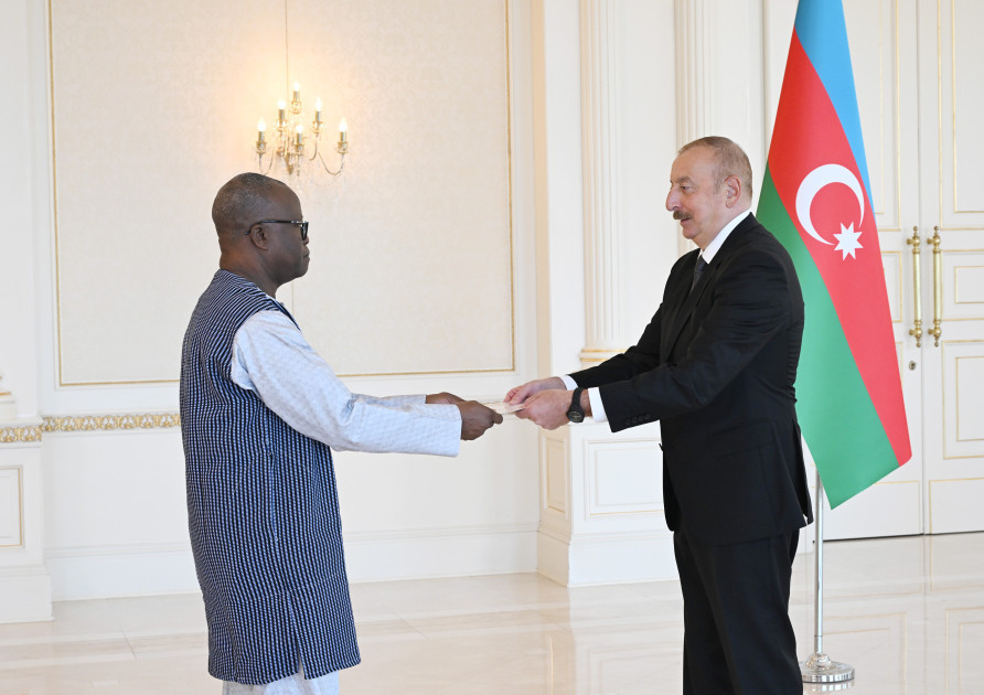 Prezident İlham Əliyev Burkina Fasonun yeni səfirini qəbul edib  - YENİLƏNİB