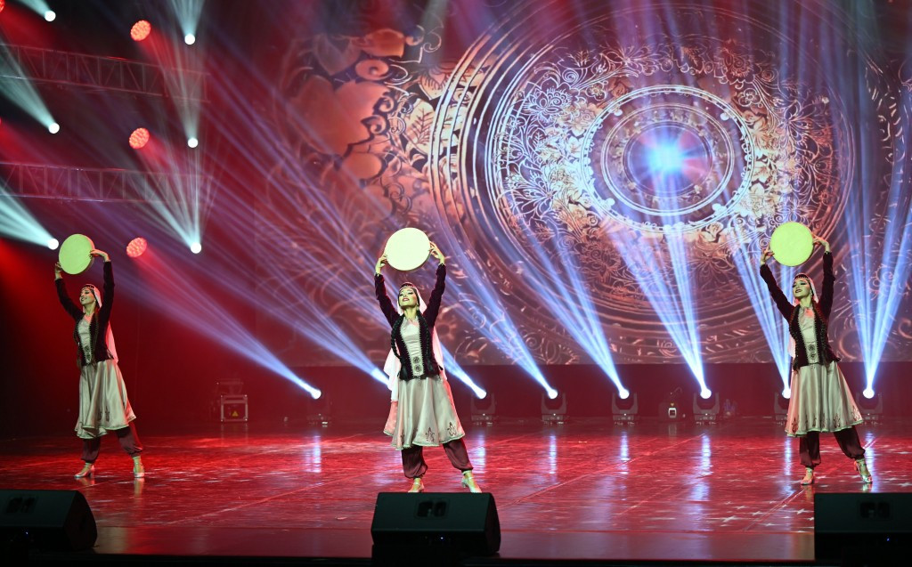 Qazaxıstanda Azərbaycan Dövlət Rəqs Ansamblının konserti olub