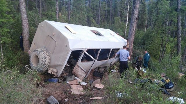 Rusiyada avtobusun uçuruma yuvarlanması nəticəsində 14 nəfər ölüb