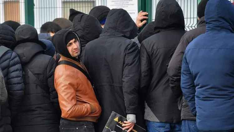 Rusiyada miqrantların yaşadıqları yerdə qeydiyyatı üçün rüsum tətbiq edilə bilər