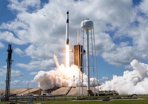 “SpaceX” yeni internet-peyklər qrupunu orbitə çıxarıb
