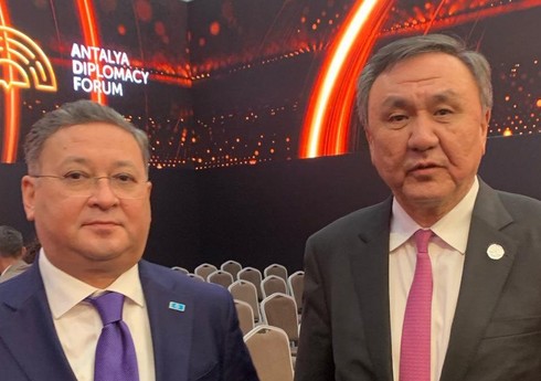 TDT Baş katibi Qazaxıstanın XİN başçısı ilə Zirvə görüşünün yekunlarını müzakirə edib