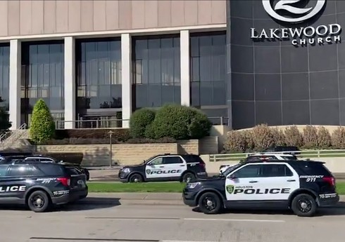 Texasda kilsədə atəş açılıb, ölən və yaralananlar var