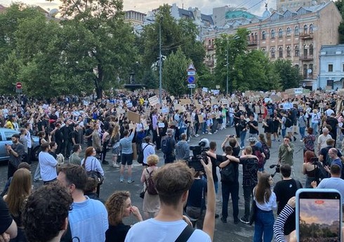 Ukraynada antikorrupsiya qurumlarının müstəqilliyini itirməsi kütləvi etirazlara səbəb olub