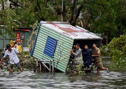 Vyetnamda daşqınlar nəticəsində ən azı 14 nəfər ölüb və ya itkin düşüb