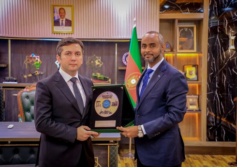 Yalçın Rəfiyev Somalinin naziri ilə müdafiə sahəsində əlaqələrin gücləndirilməsini müzakirə edib